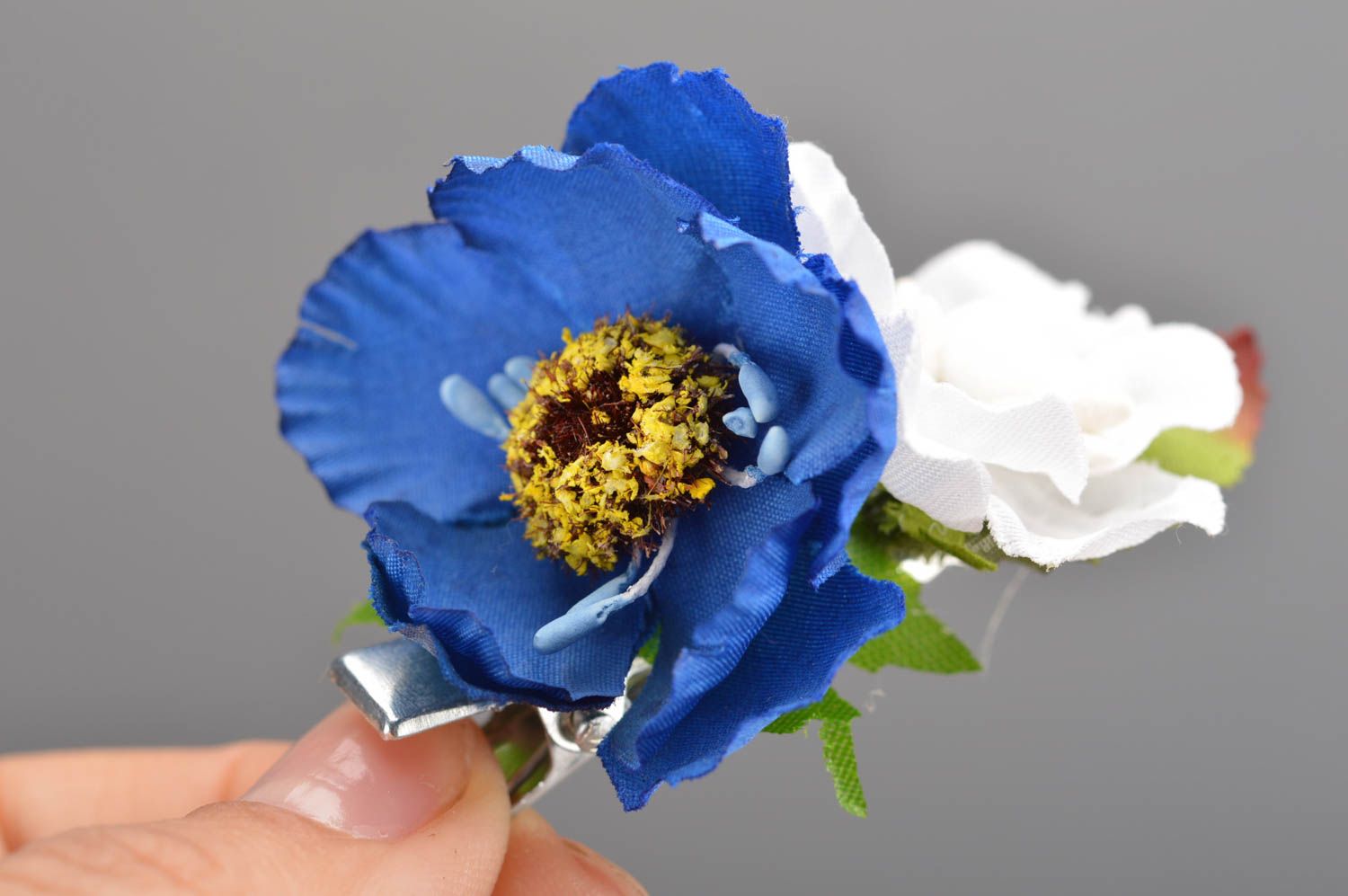 Kinder Haarklammer Blume schön bunt künstlerisch handmade blau weiß aus Stoff foto 3