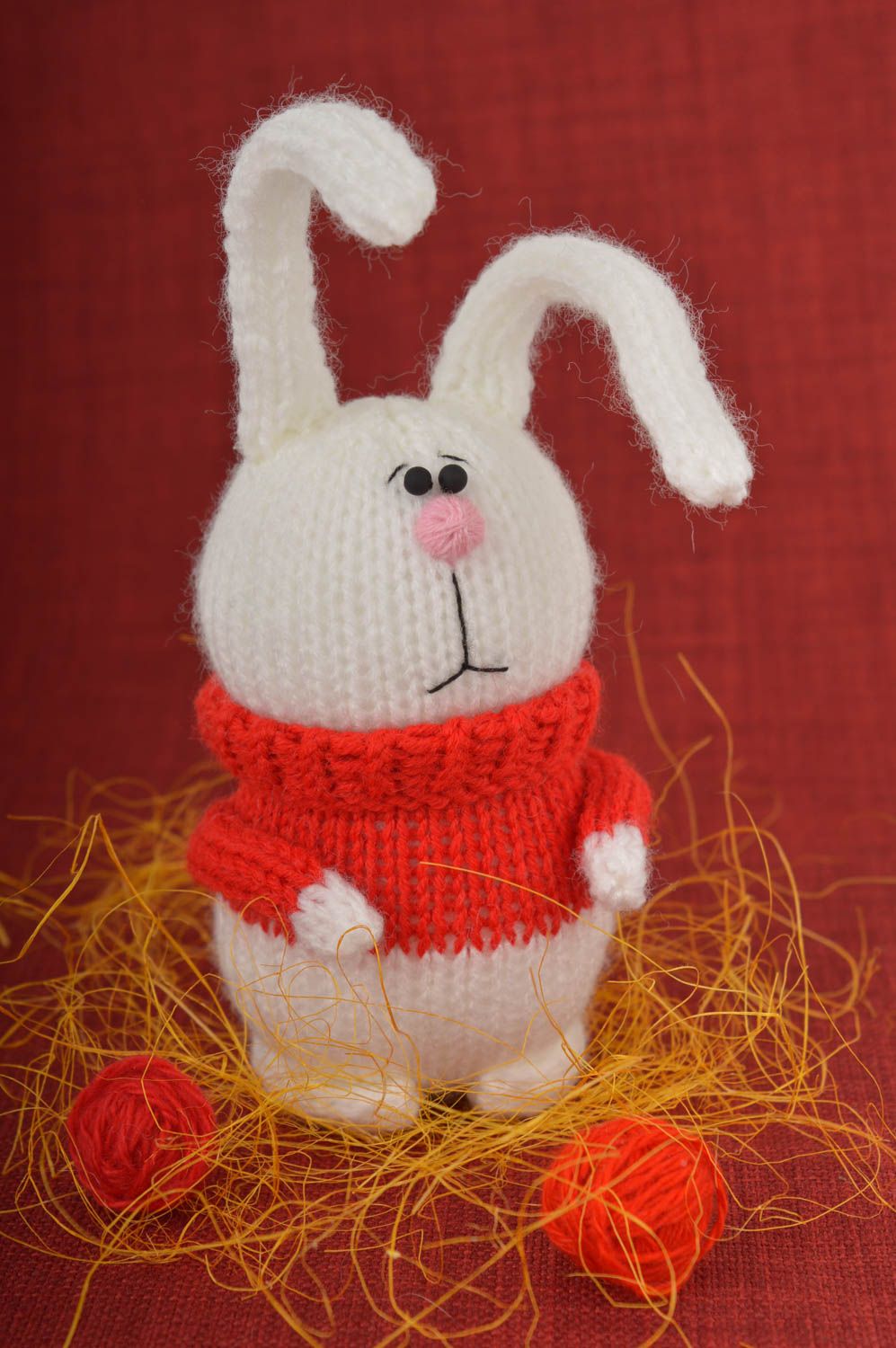 Мягкая игрушка ручной работы игрушка заяц в красном свитере детская игрушка фото 1