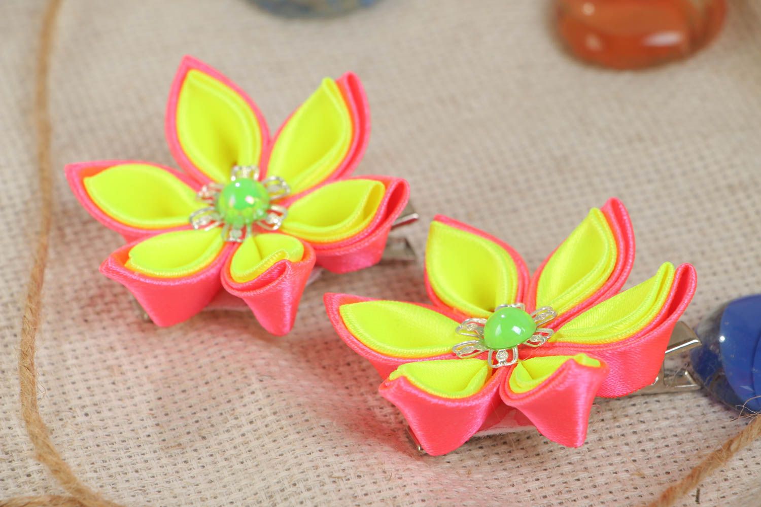 Set of bright handmade kanzashi flower hair clips for children 2 pieces photo 1