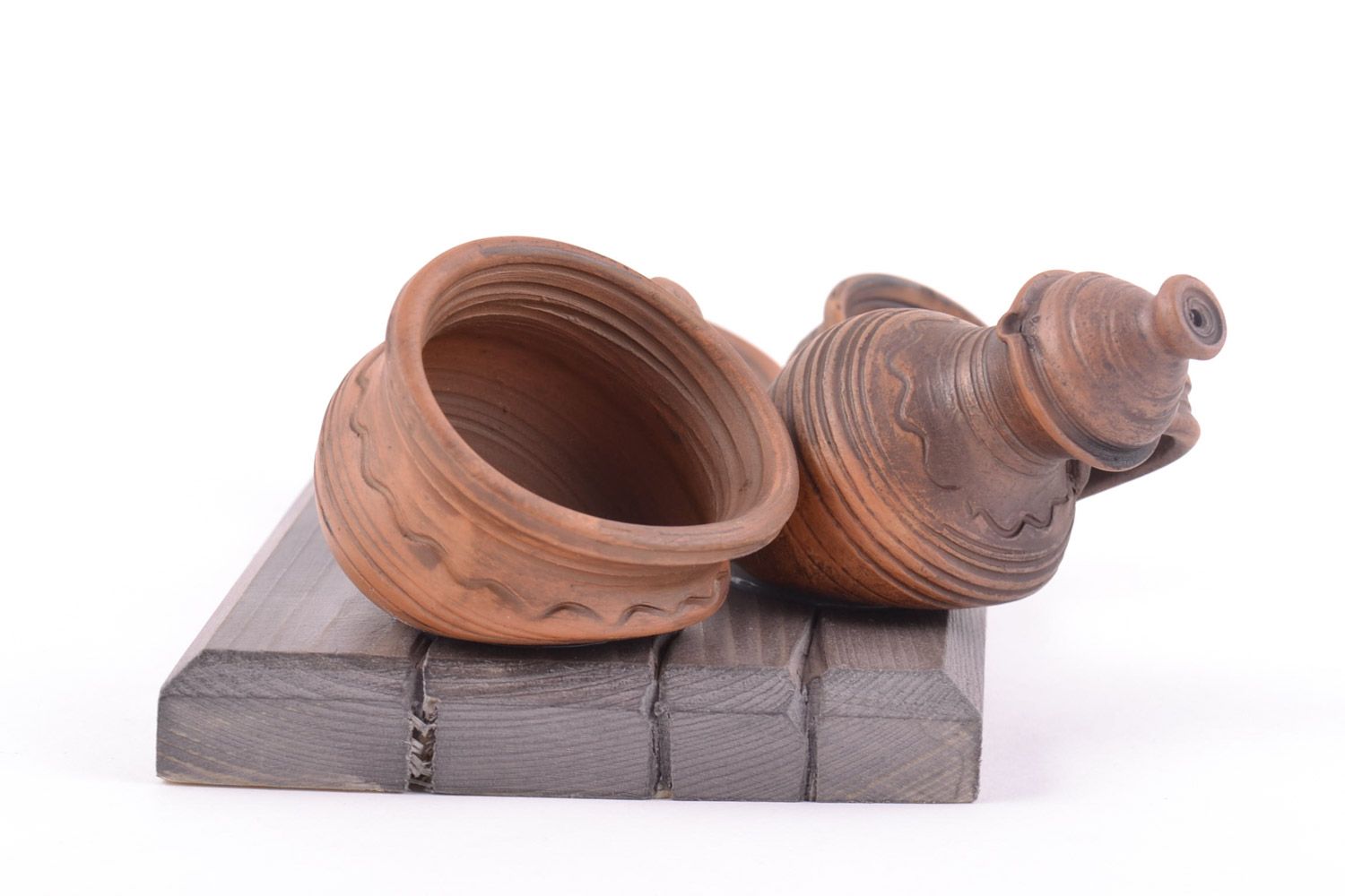 Объемное панно в виде деревянной доски с глиняной посудой на кухню хэнд мэйд фото 3