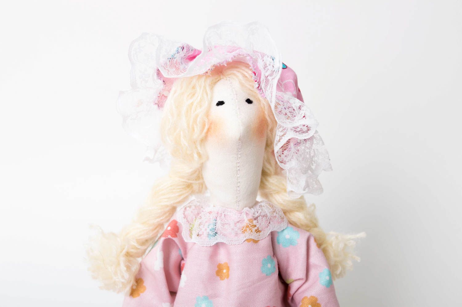 Кукла ручной работы кукла из ткани дизайнерская мягкая кукла в розовом платье фото 5