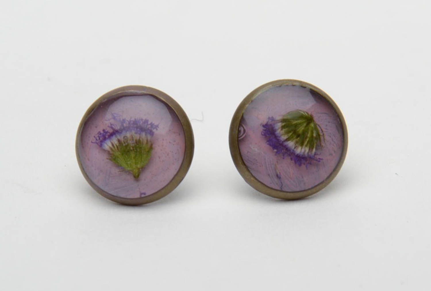 Epoxy stud earrings with real flowers photo 3