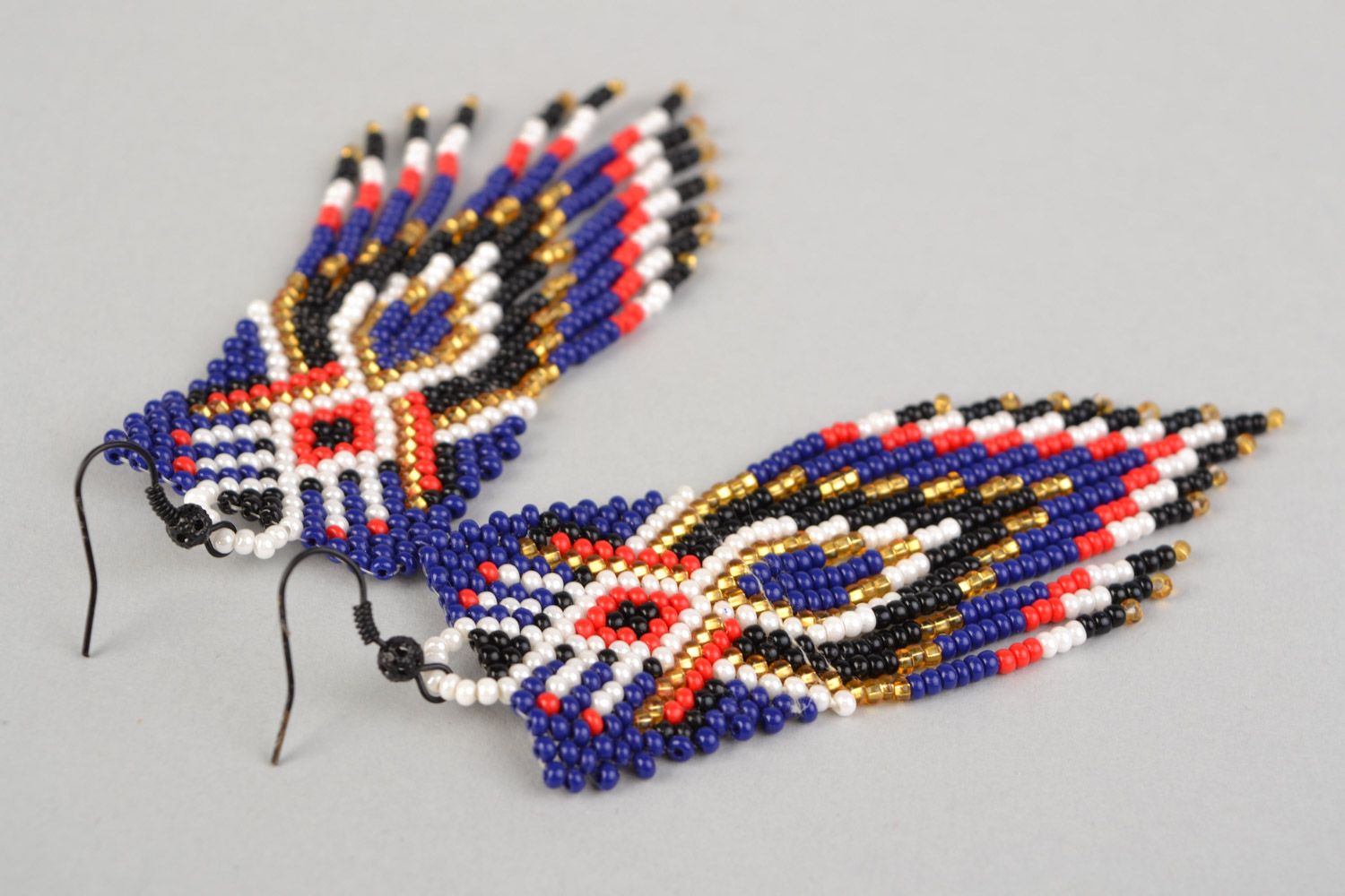Bunte schöne lange Ohrringe mit Fransen handmade in Rot und Blau mit Ornament  foto 4