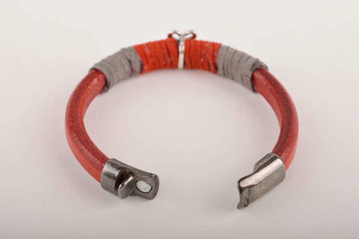 Pulsera de cuero hecha a mano regalo original brazalete artesanal de color rojo foto 5