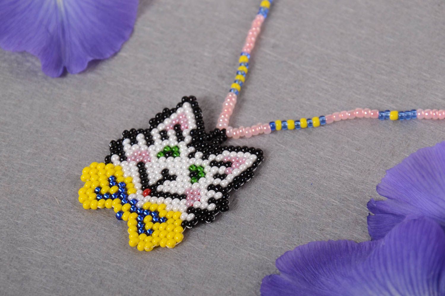 Pendentif chat fait main en perles de rocaille multicolore pour enfant photo 1