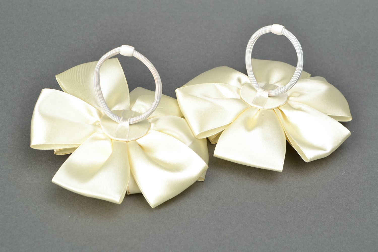 Set of satin ribbon scrunchies in the shape of white roses photo 3