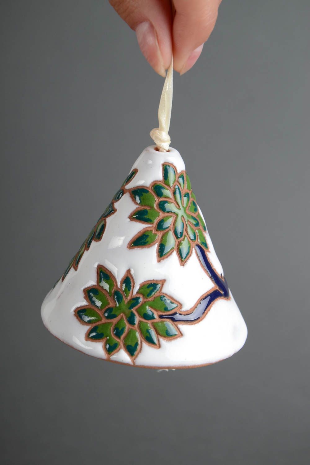 Campana de cerámica hecha a mano hermosa para decoración del hogar foto 5