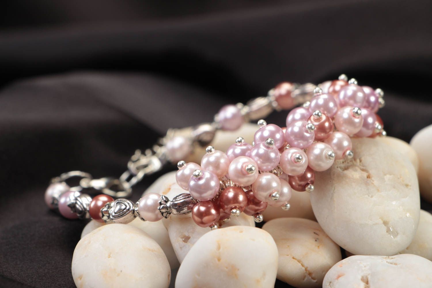 Bracelet en perles artificielles roses sur chaîne fermoir mousqueton fait main photo 6