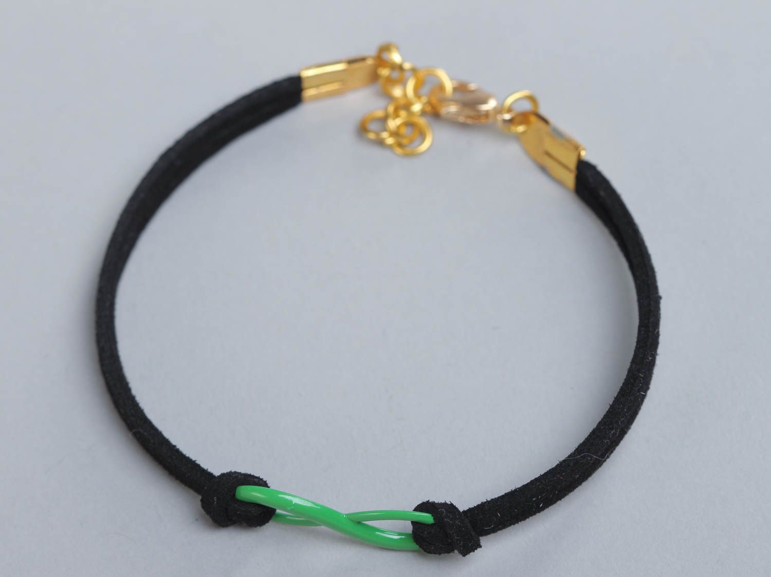 Bracelet en daim mince noir avec symbole infini fait original main pour femme photo 1