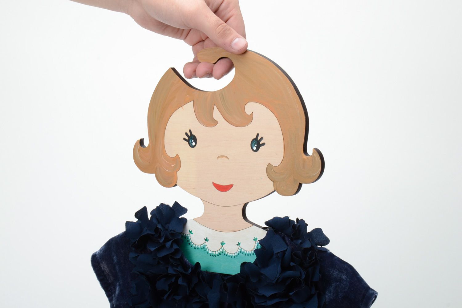 Joli cintre personnalisé fait main pour vêtement d'enfant en forme de fille photo 5