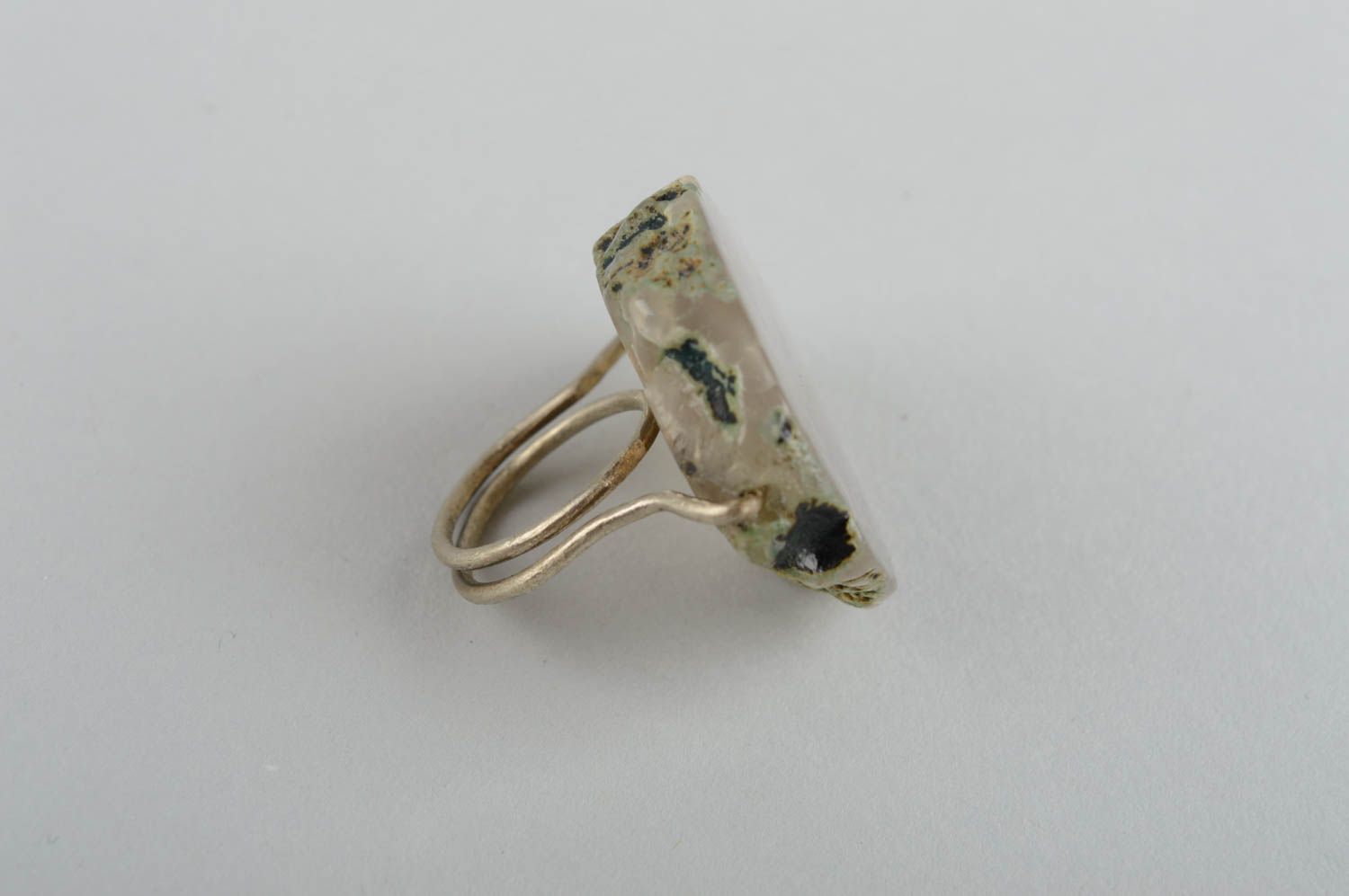 Экстравагантное кольцо из мельхиора с натуральным камнем ручной работы фото 3