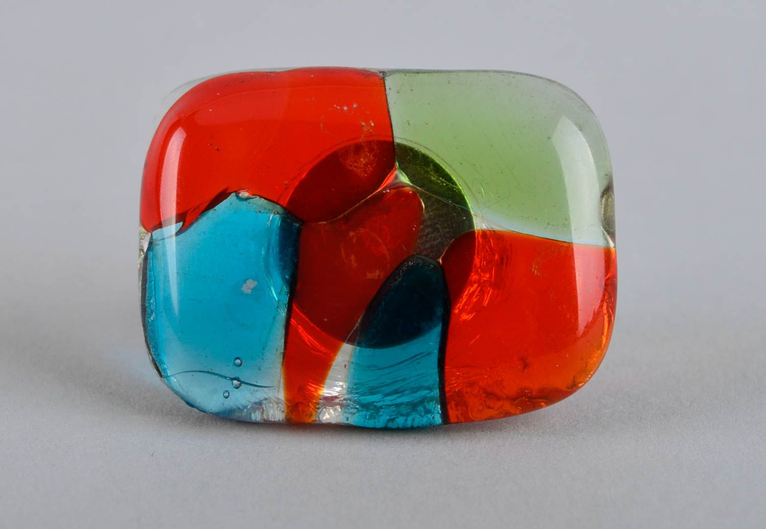 Кольцо ручной работы красивое кольцо украшение из стекла трехцветное стильное фото 2