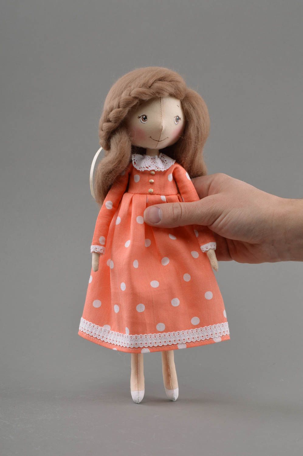 Текстильная кукла для интерьера отличница на подставке ручной работы фото 4