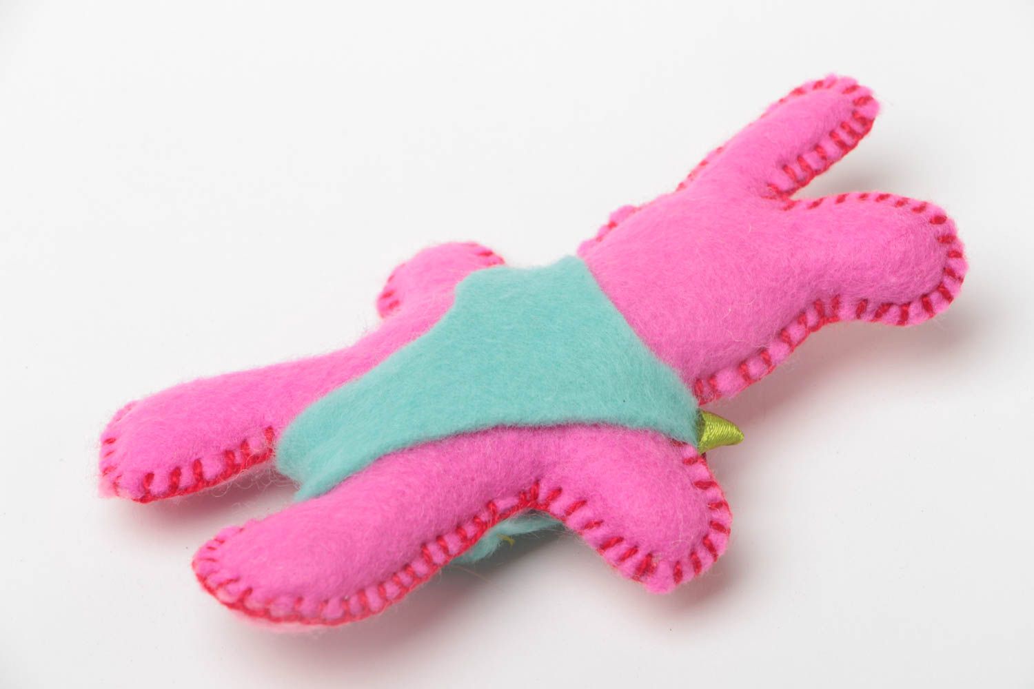 Petit jouet lapin rose en feutre fait main original cadeau pour enfant photo 4