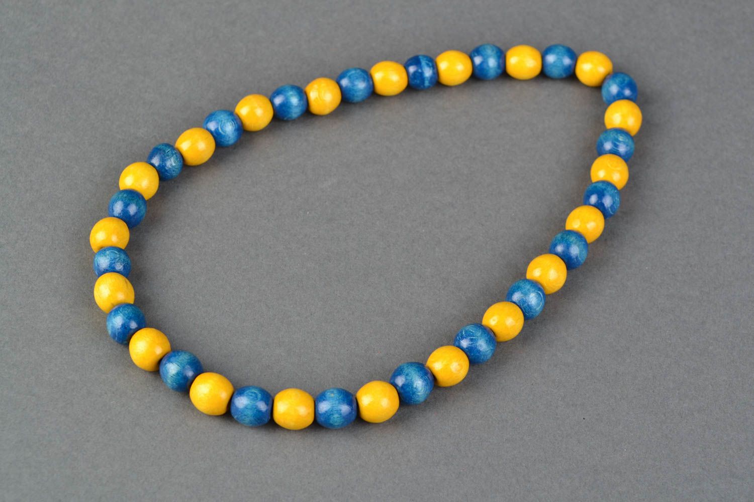 Collier en bois bleu et jaune style ethnique fait main cadeau pour femme photo 4