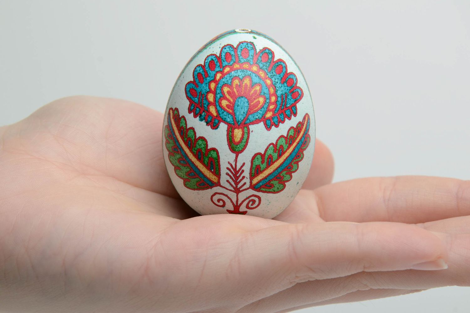 Huevo de Pascua hecho a mano con pintura  foto 5
