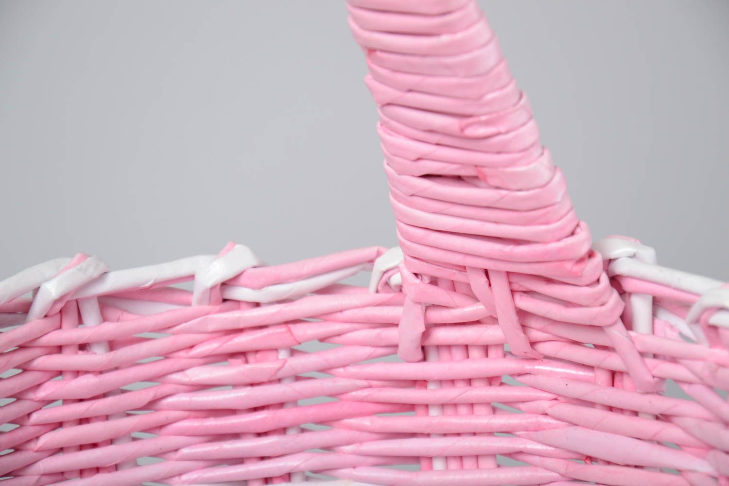 Woven basket made of paper rod small pink with white handmade photo 5