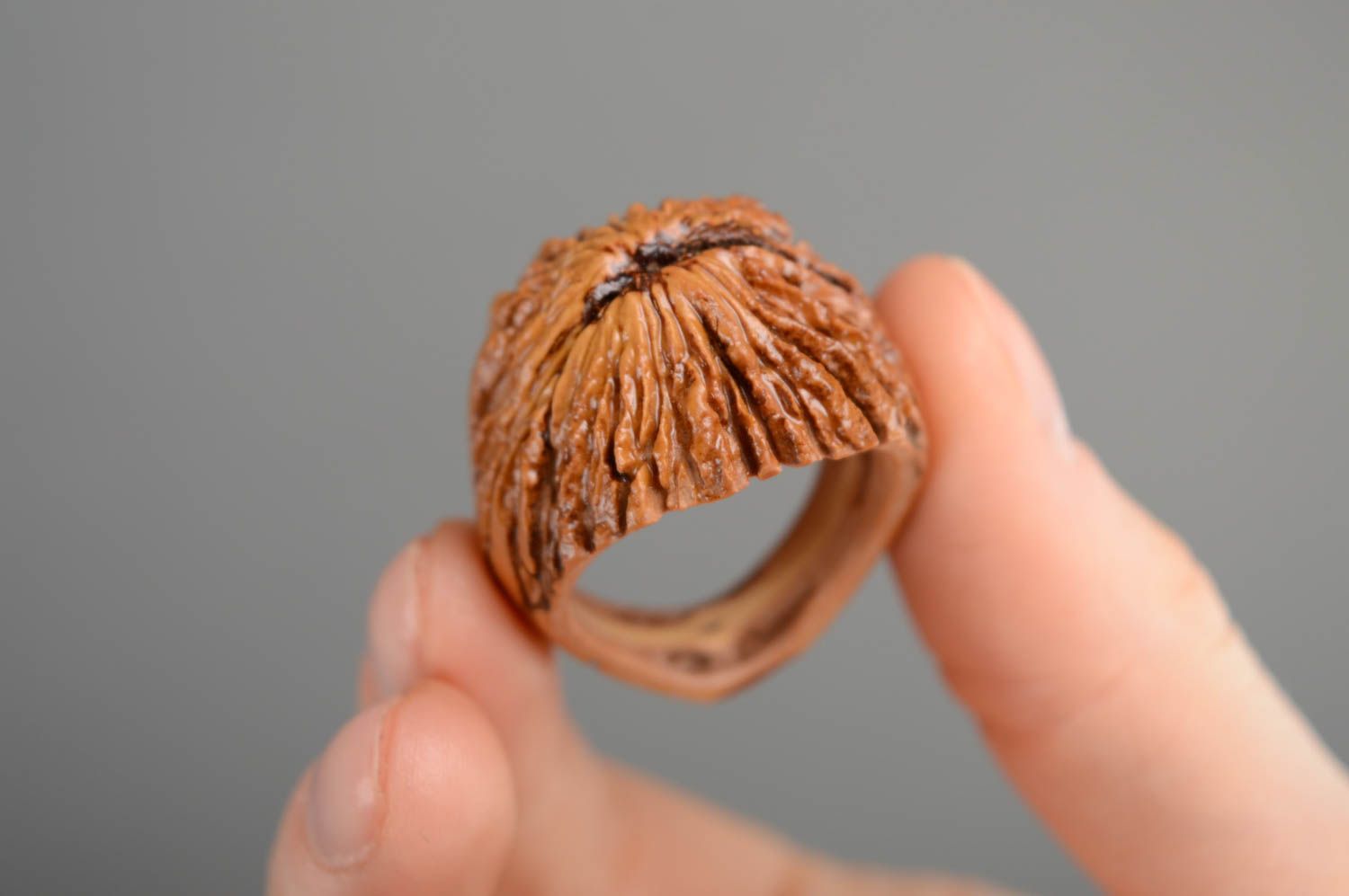 Кольцо ручной работы из ореховой скорлупы 22 мм фото 2