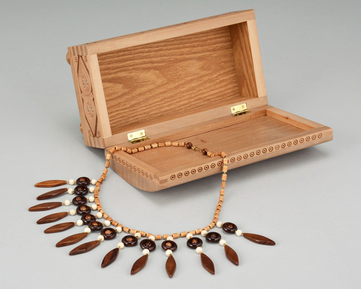 Wooden bead necklace Feathers photo 3