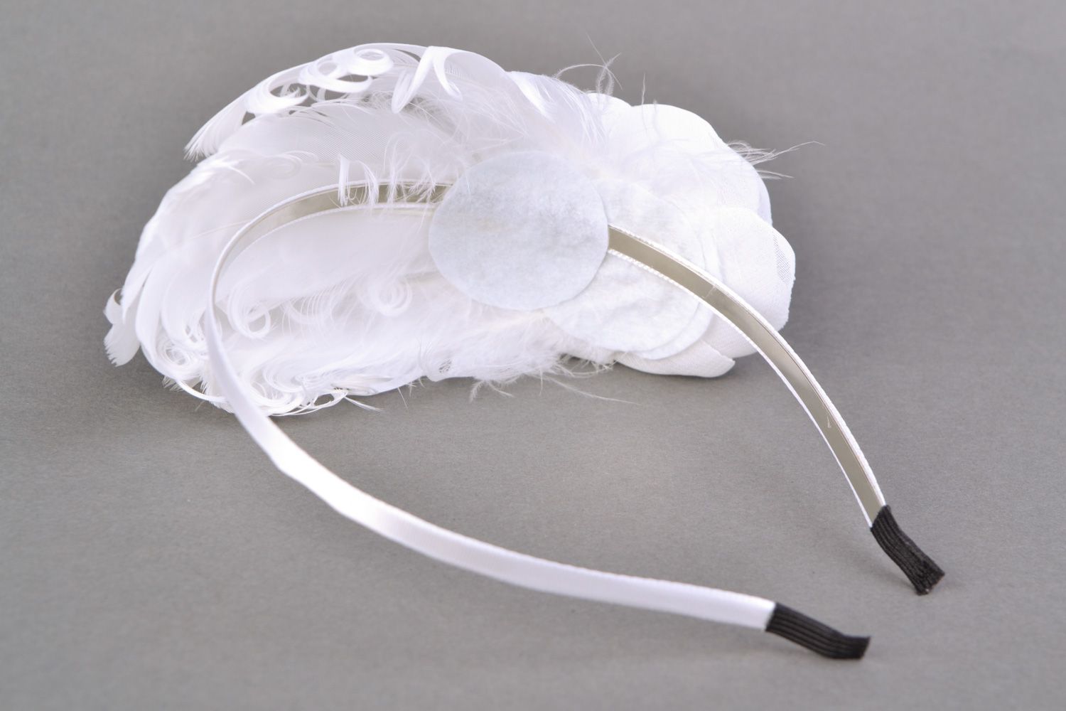 Handmade headband with white decorative fabric flower and natural feathers photo 4