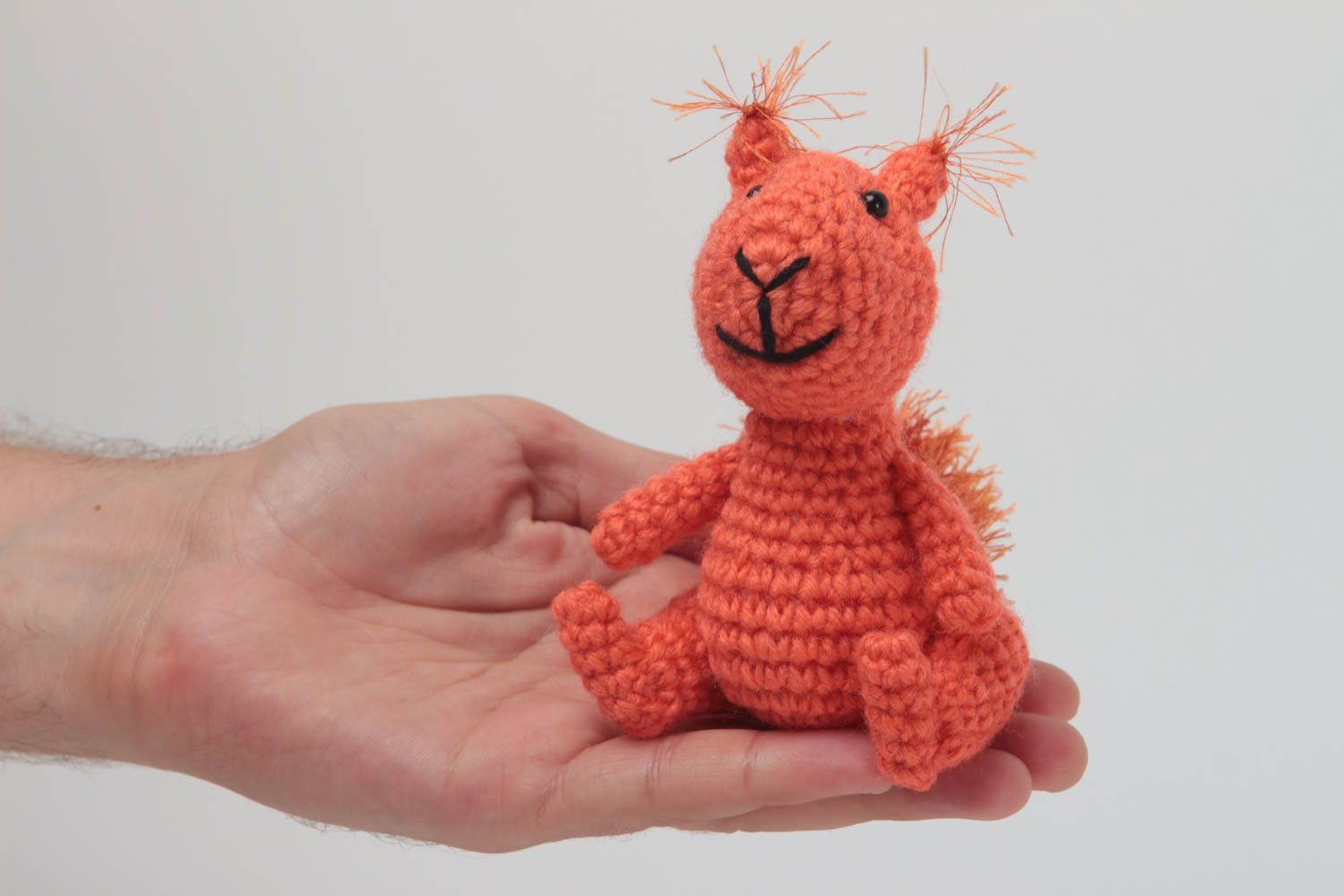 Jouet enfant Peluche tricotée fait main en forme d'écureuil roux Cadeau original photo 5