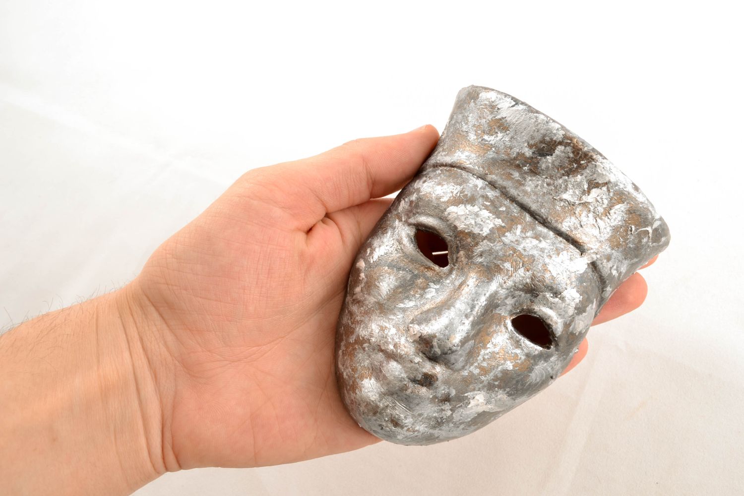 Небольшая сувенирная маска из глины декор  фото 1