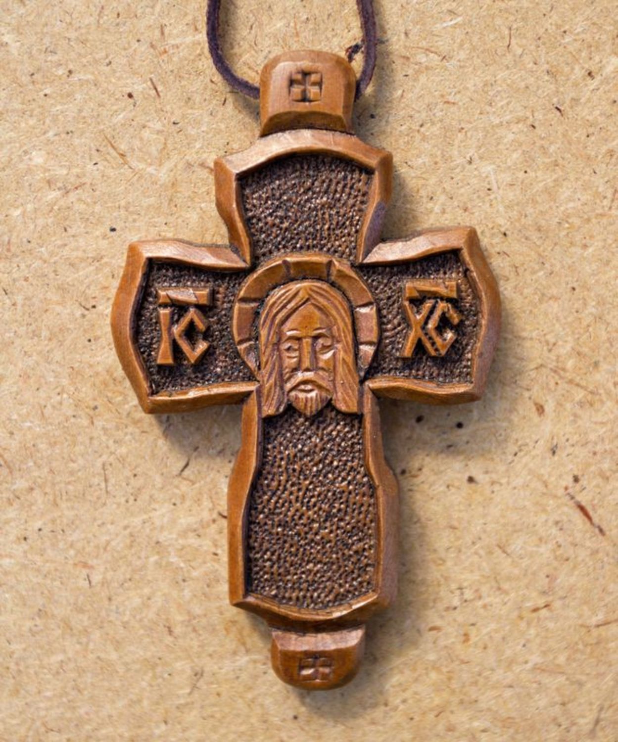 Croce di legno da collo fatta a mano Croce intagliata in legno Croce con laccio
 foto 1