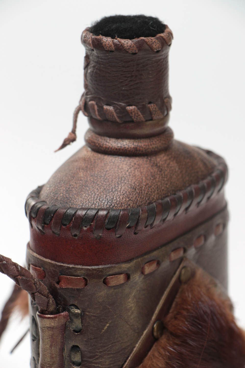 Flasque de cuir stylée et originale faite main marron de créateur accessoire photo 3