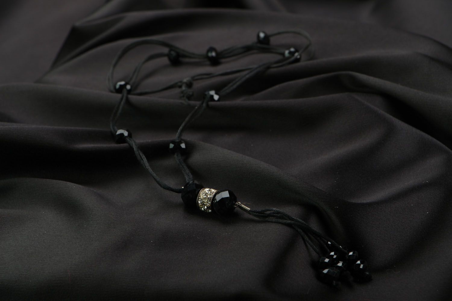 Кулон на шнурке черного цвета  фото 2