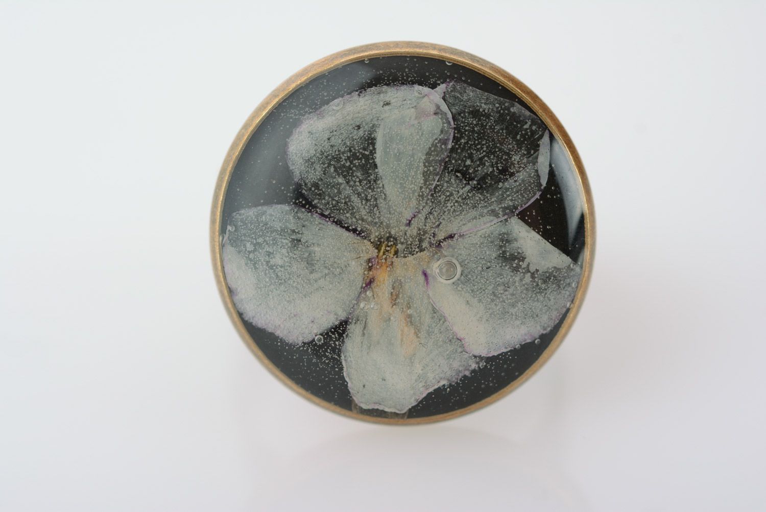 Black round women's ring with white flower coated with epoxy resin homemade photo 2