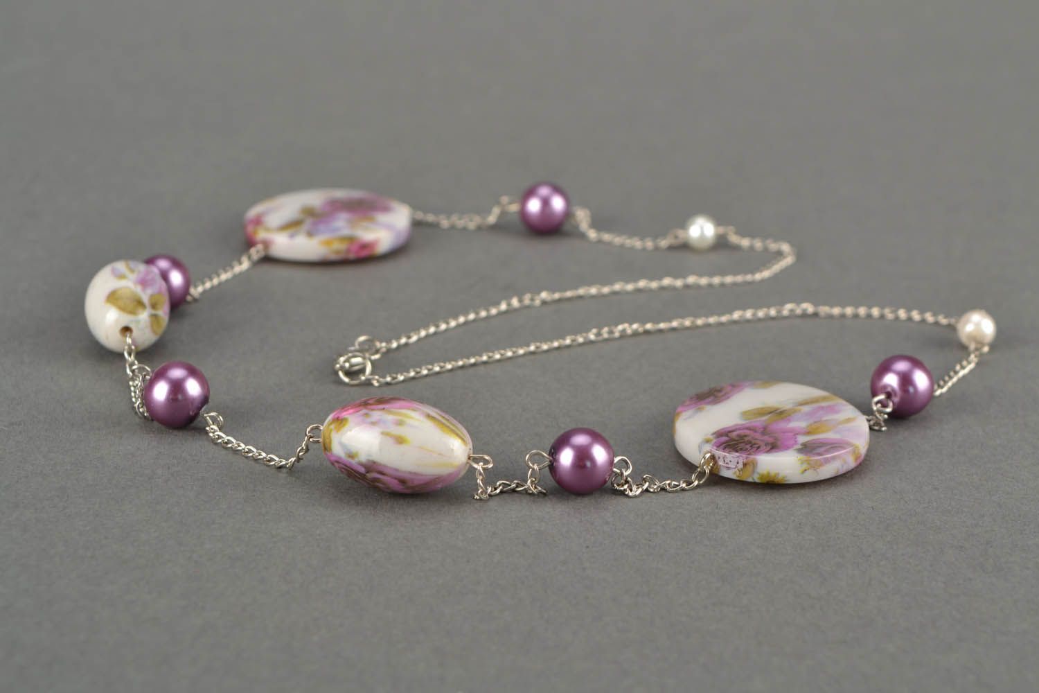 Necklace with artificial pearls  photo 4