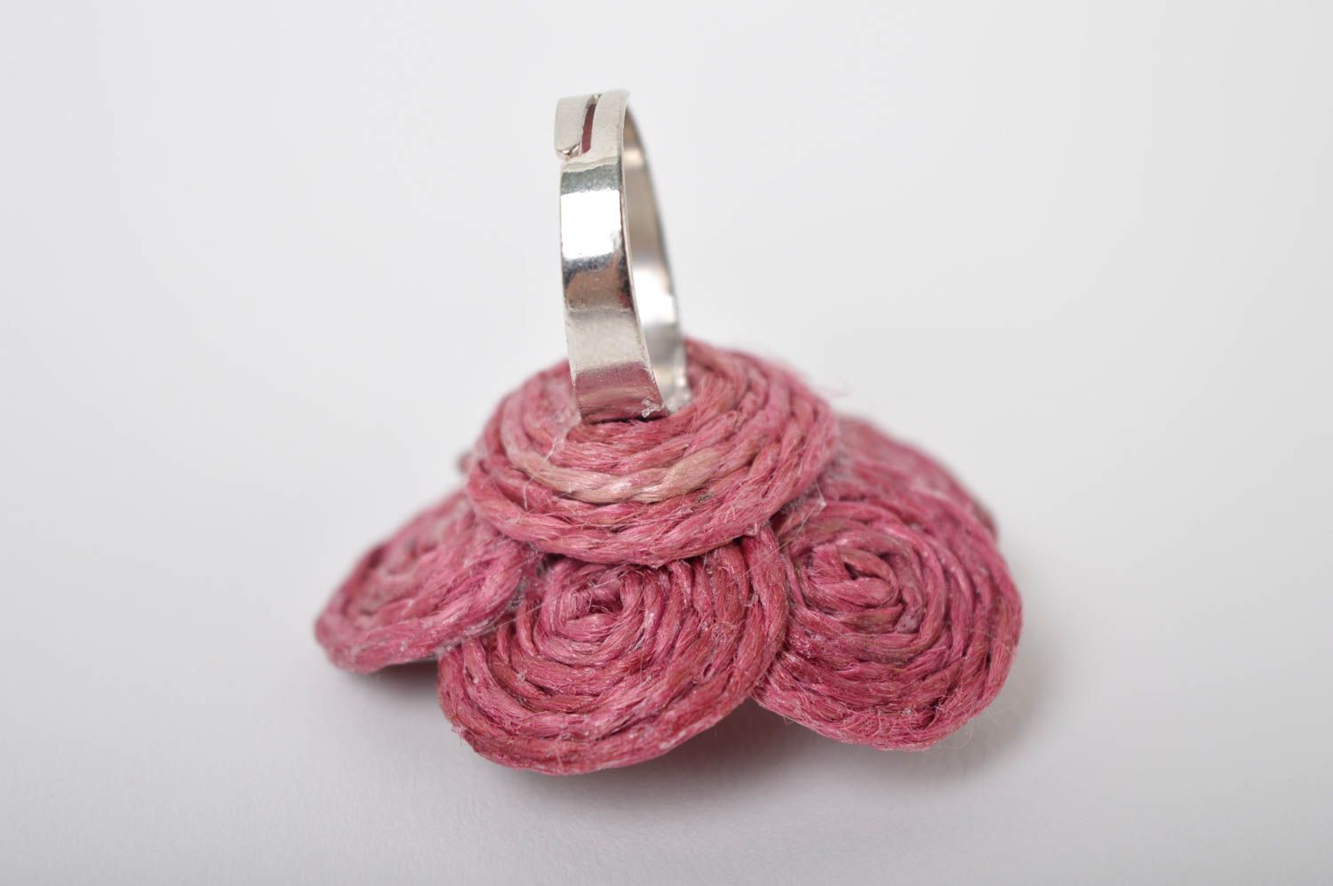 Bague fleur rose Bijou fait main en ficelle et métal Petit cadeau femme photo 4