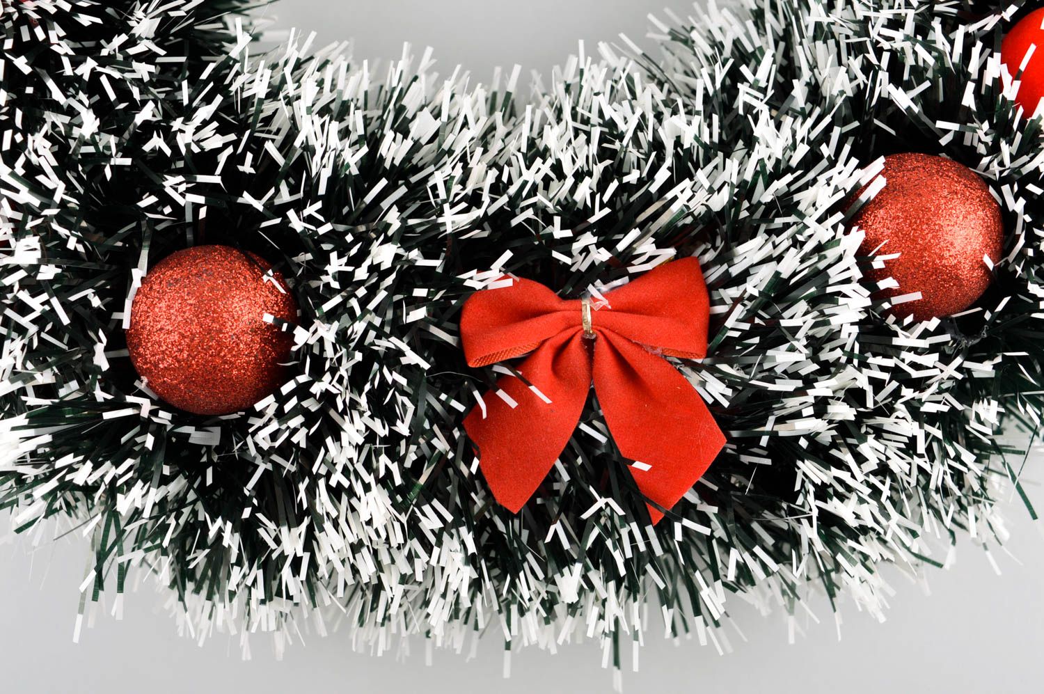 Новогодний венок ручной работы рождественский венок с шарами декор для дома фото 3