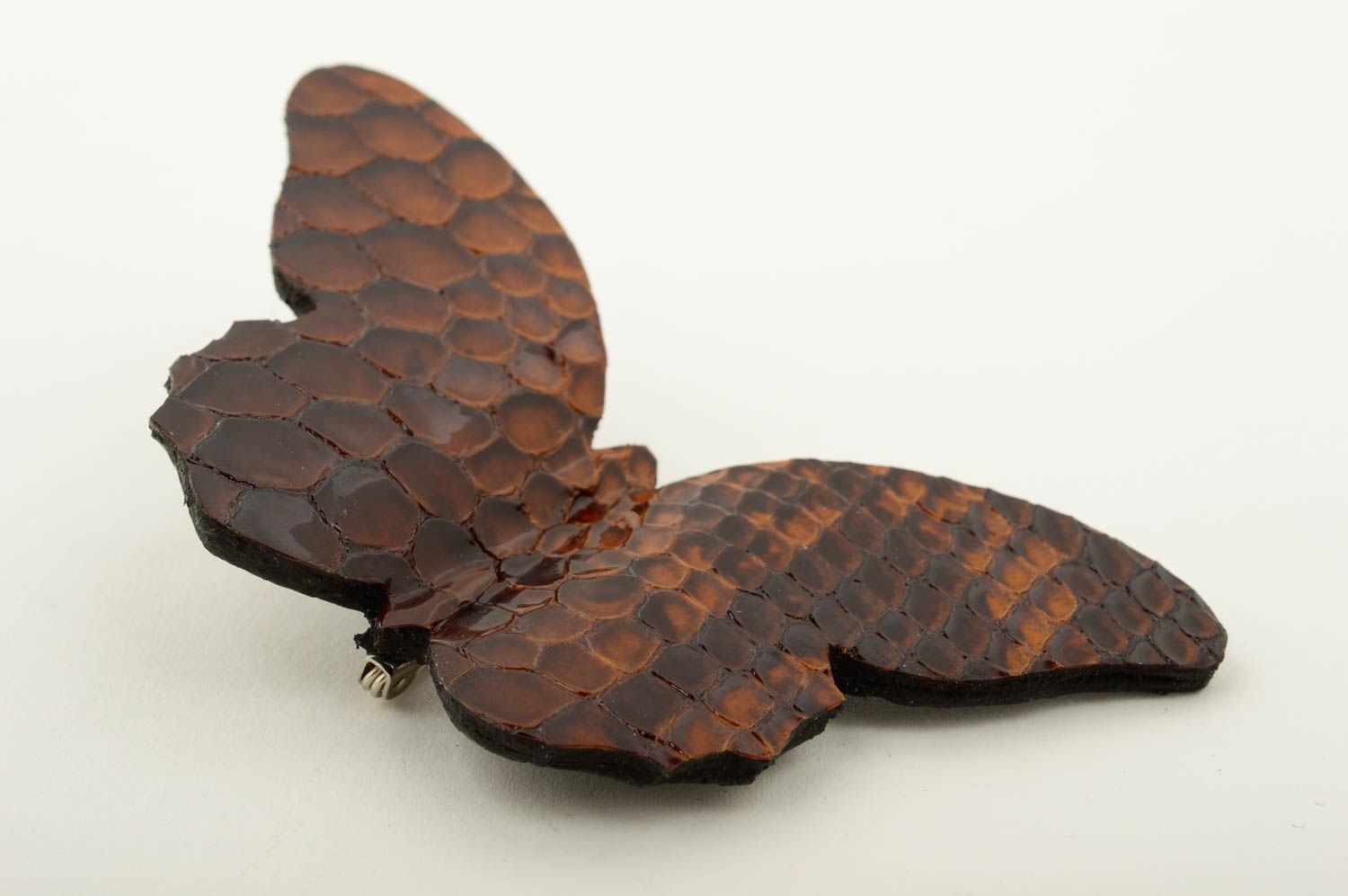 Broche insecte faite main Bijou en cuir papillon marron Cadeau pour femme photo 3