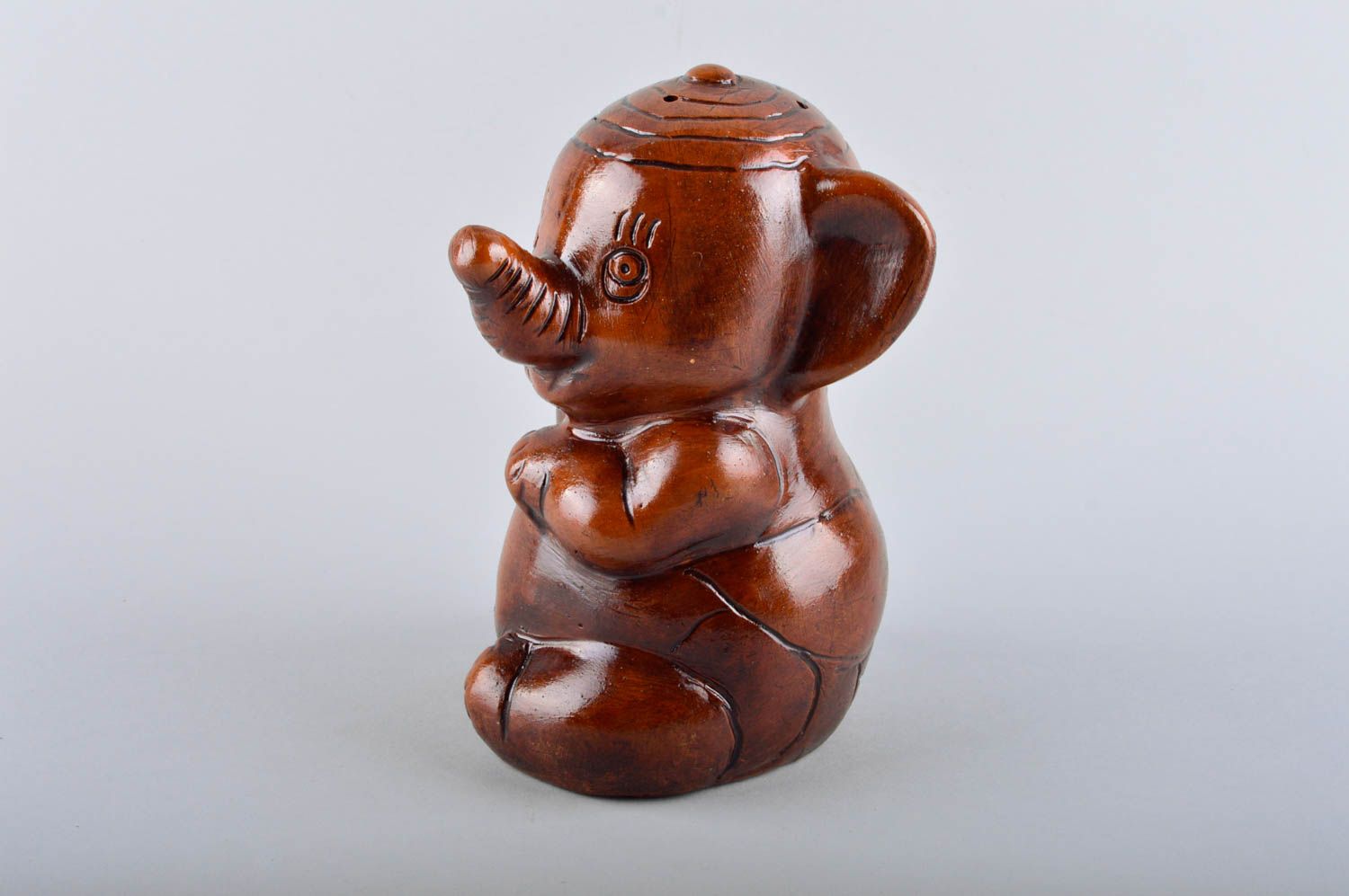 Salvadanaio in ceramica fatto a mano figurina simpatica elemento decorativo foto 3