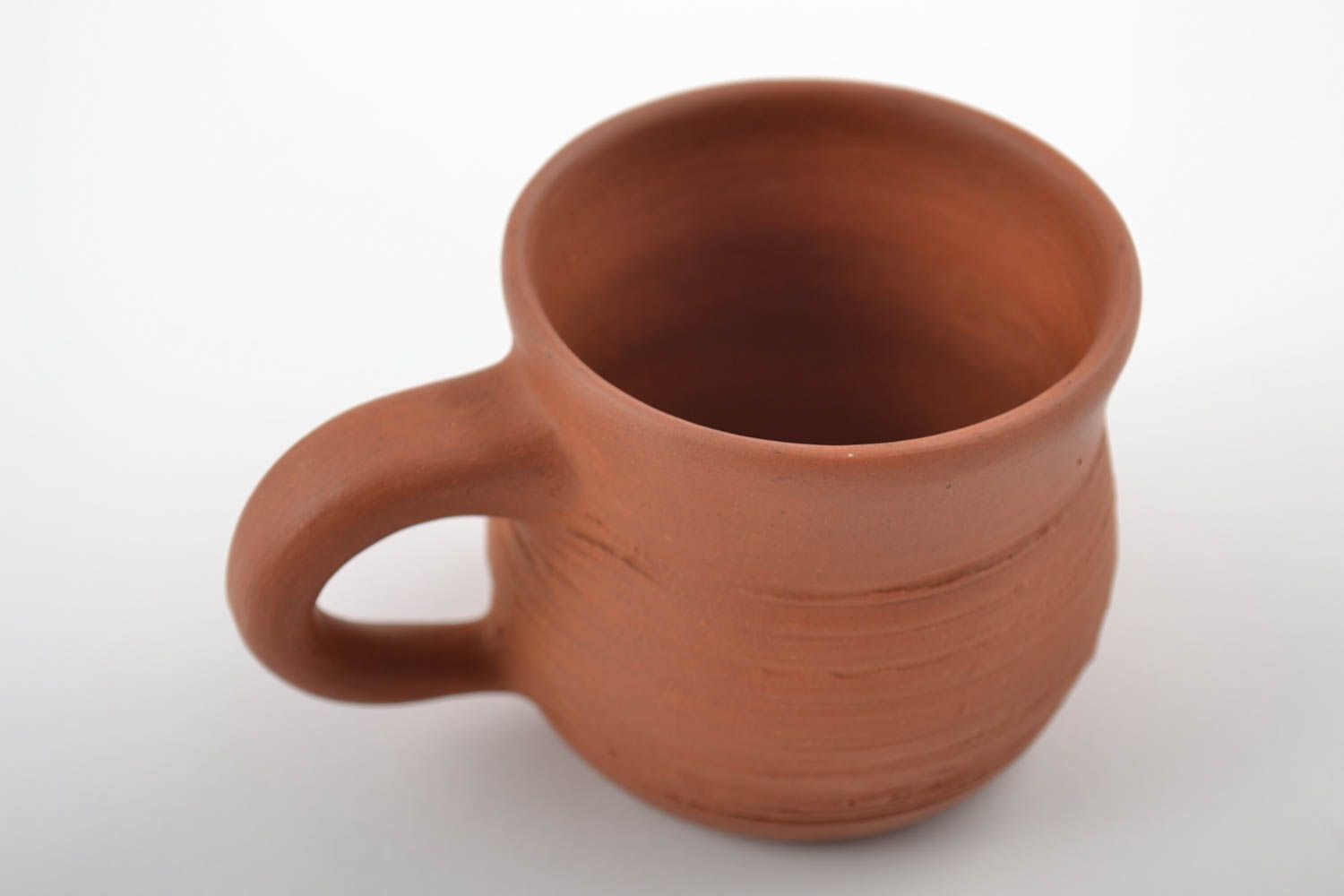 Глиняная чашка коричневая небольшая для кофе ручной работы объемом 150 мл фото 3