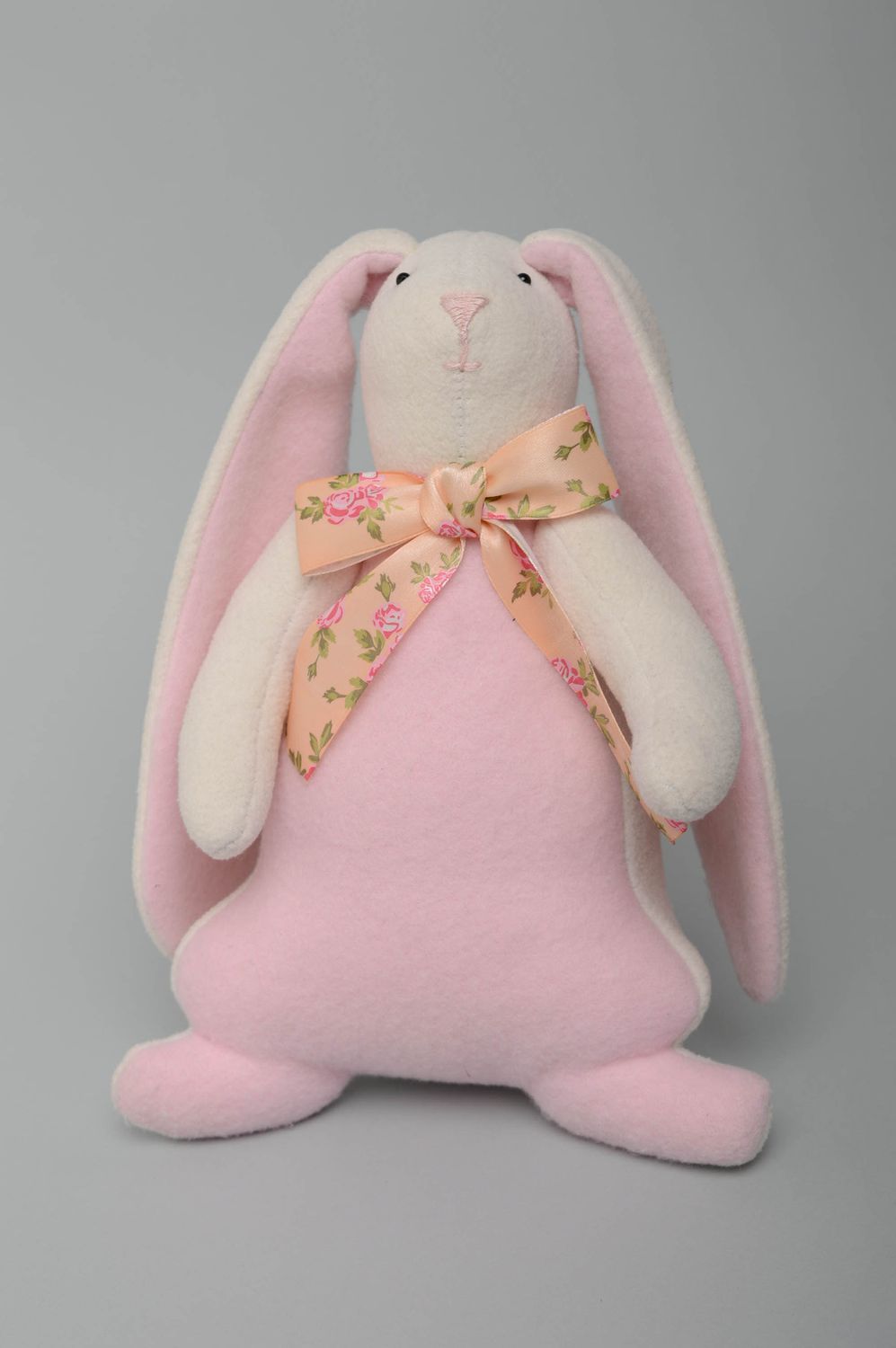 Мягкая игрушка для девушки в виде розового зайца  фото 1