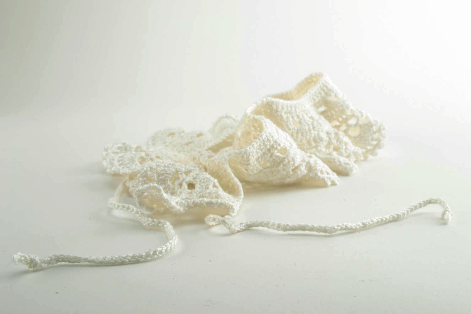 Fashionable white lacy collar photo 3