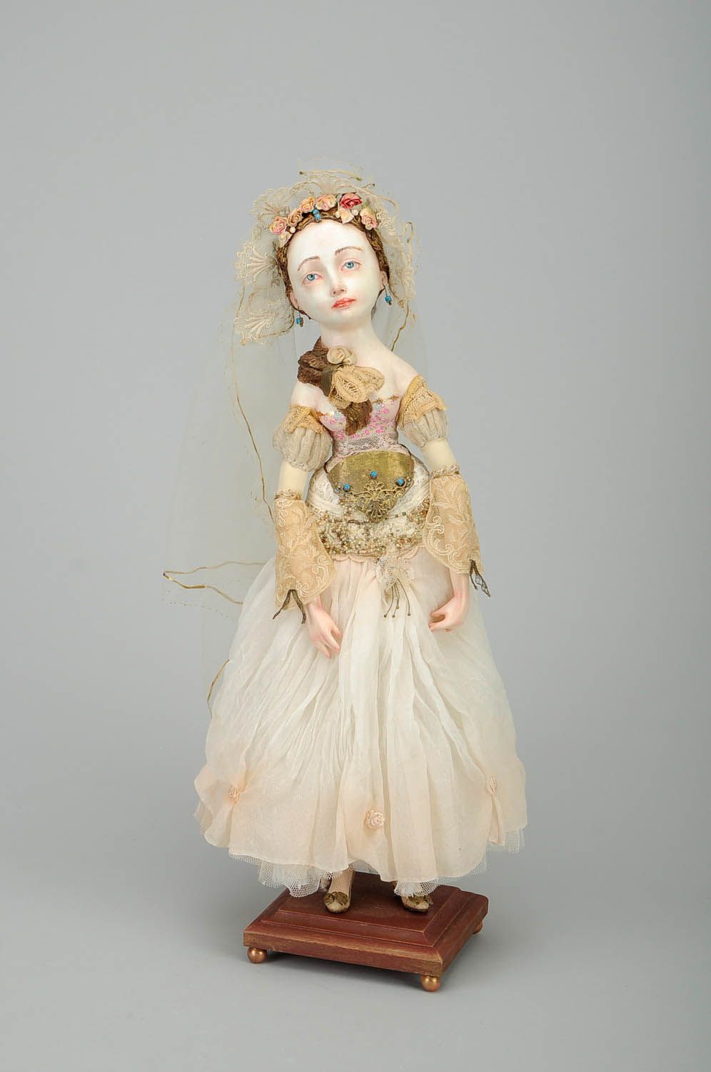 Авторская кукла из антикварных тканей Золотой век фото 1