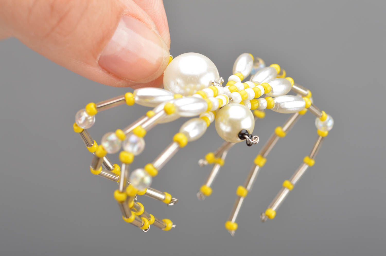 Décoration à suspendre araignée faite main en perles de rocaille de créateur photo 1