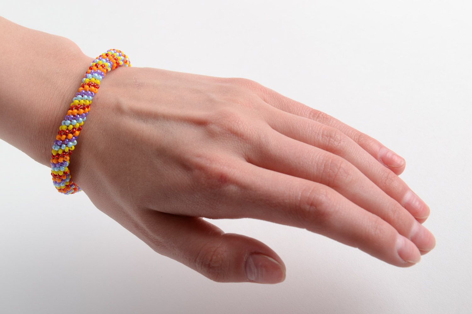 Наручный браслет из чешского бисера жгут плетеный разноцветный ручной работы фото 5