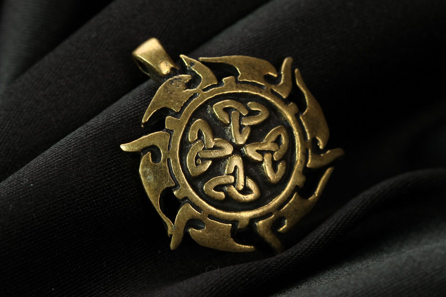 Bronze pendant The Celtic Sun photo 1
