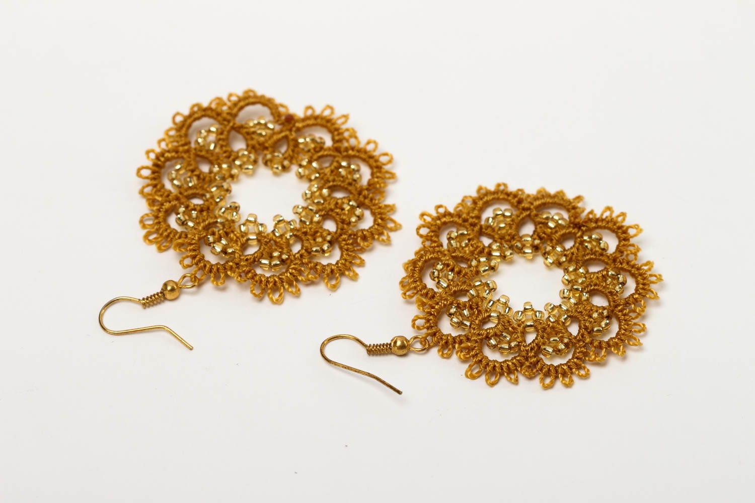 Unusual handmade woven earrings woven lace earrings tatting jewelry designs photo 4