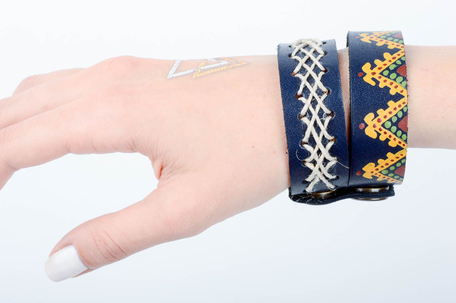 Bracelet large en cuir Bijou fait main bleu peint design Cadeau pour femme photo 2