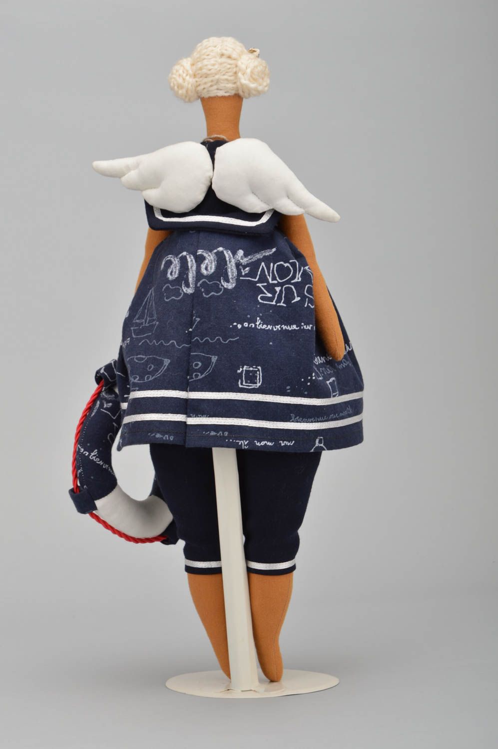 Künstlerische Puppe aus Textil mit Untersatz für Interieur schön handgeschaffen foto 5