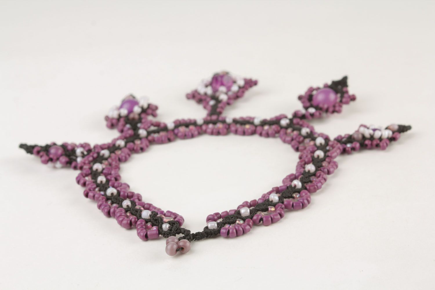 Плетеное ожерелье из бисера и ниток  фото 5