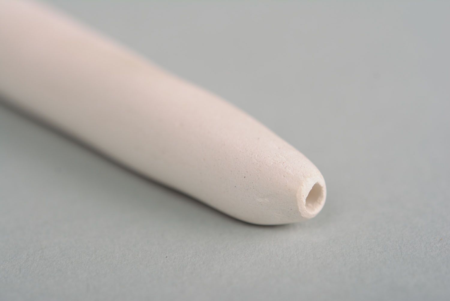 Longue pipe en argile blanche photo 5