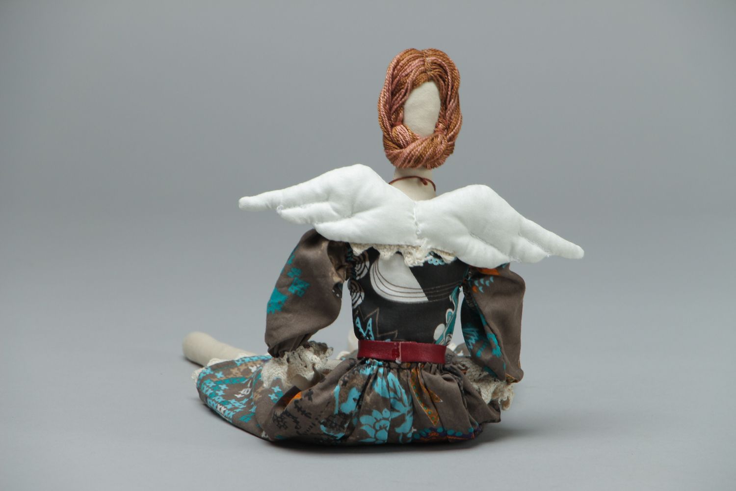 Muñeca de tela artesanal foto 3