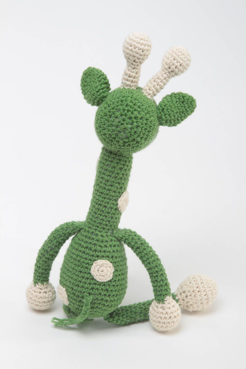 Peluche girafe fait main Jouet enfant Cadeau original vert blanc tricoté photo 4