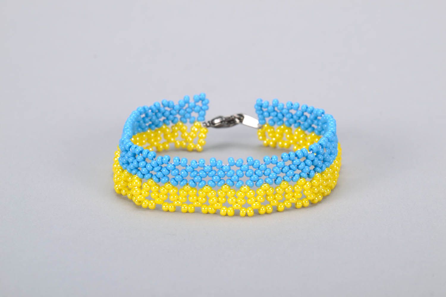 Blue and yellow beads bracelet in the colors of Ukrainian flag photo 3